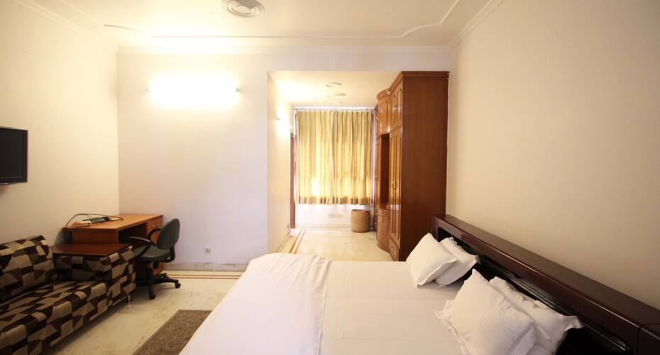 Divine Service Apartment, New Delhi 3